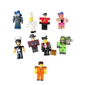 Roblox Action Figures Lot Bundle Assorted Characters Accessories 90+ pieces Toys